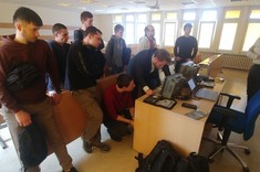 Studenci WEiI podczas części praktycznej. fot. Jakub Wojturski