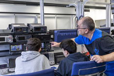 Uczniownie podczas zajęć, 