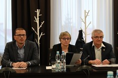 Powołanie Anny Szlachty na członka rady Branżowego Centrum Umiejętności. Anna Szlachta odczytuje akt powołania.