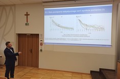 Dr inż. Rafał Chorzępa przedstawia opis powiązania statystycznego serii wyników pomiarów.