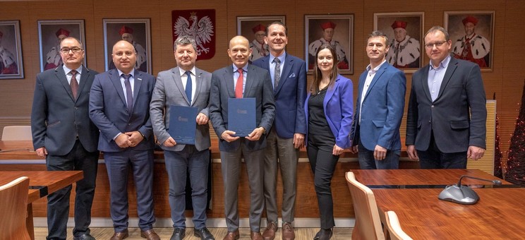 Od lewej: dr J. Wojturski, D. Mruk, prof. P. Koszelnik, T. Miśniakiewicz, dr hab. R. Zajdel, K. Dołowacka, F. Różak, dr hab. P. Bogusz fot. B. Motyka