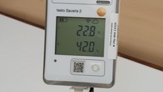 Fotografia rejestratora temperatury i wilgotności